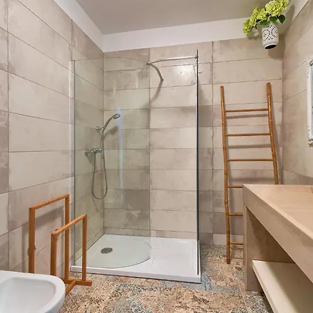 Amazing In With Jacuzzi
