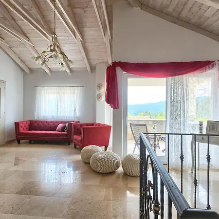 Holiday home Amazing In With Jacuzzi *