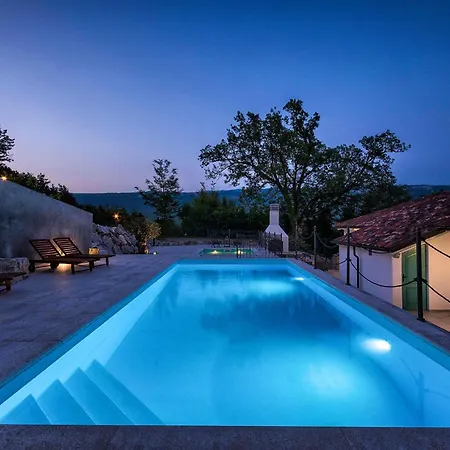 Amazing In With Jacuzzi *