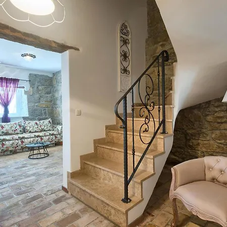 Amazing In With Jacuzzi Holiday home *