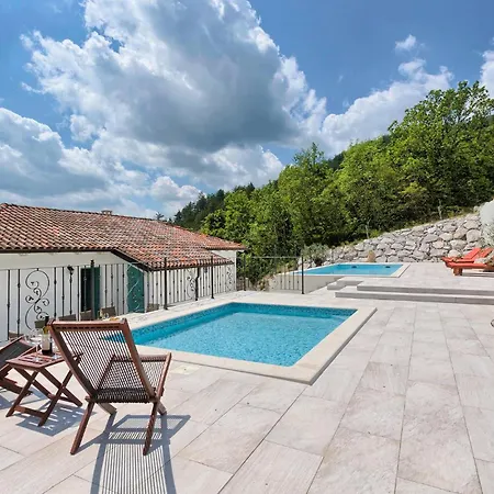 Holiday home Amazing In With Jacuzzi *