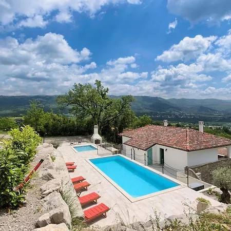 Amazing In With Jacuzzi Holiday home