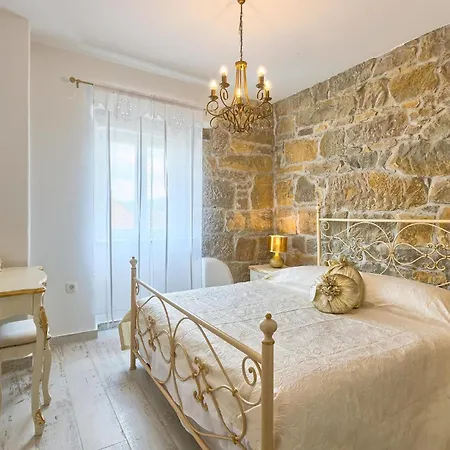 Amazing In With Jacuzzi Holiday home Buzet