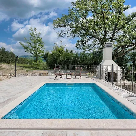 Amazing In With Jacuzzi Holiday home Buzet